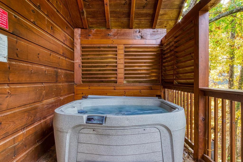 The Nut House, Hot Tub, Game Room, Wifi, 1089 Free Tickets Each Paid Day, Dollywood And More! Pigeon Forge Eksteriør billede