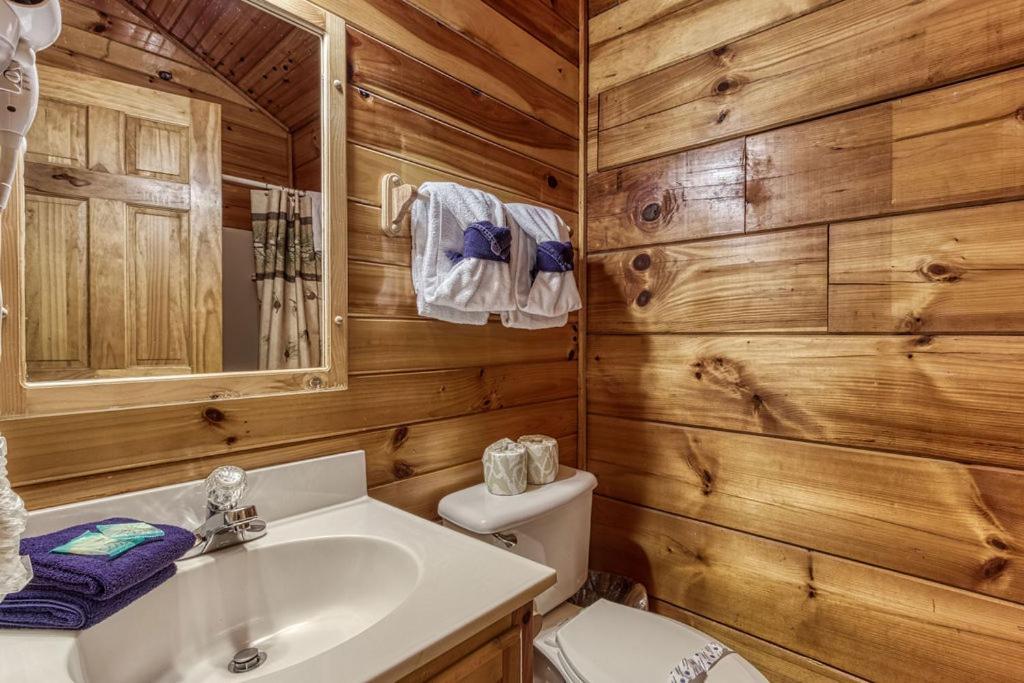 The Nut House, Hot Tub, Game Room, Wifi, 1089 Free Tickets Each Paid Day, Dollywood And More! Pigeon Forge Eksteriør billede
