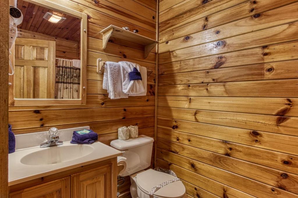 The Nut House, Hot Tub, Game Room, Wifi, 1089 Free Tickets Each Paid Day, Dollywood And More! Pigeon Forge Eksteriør billede