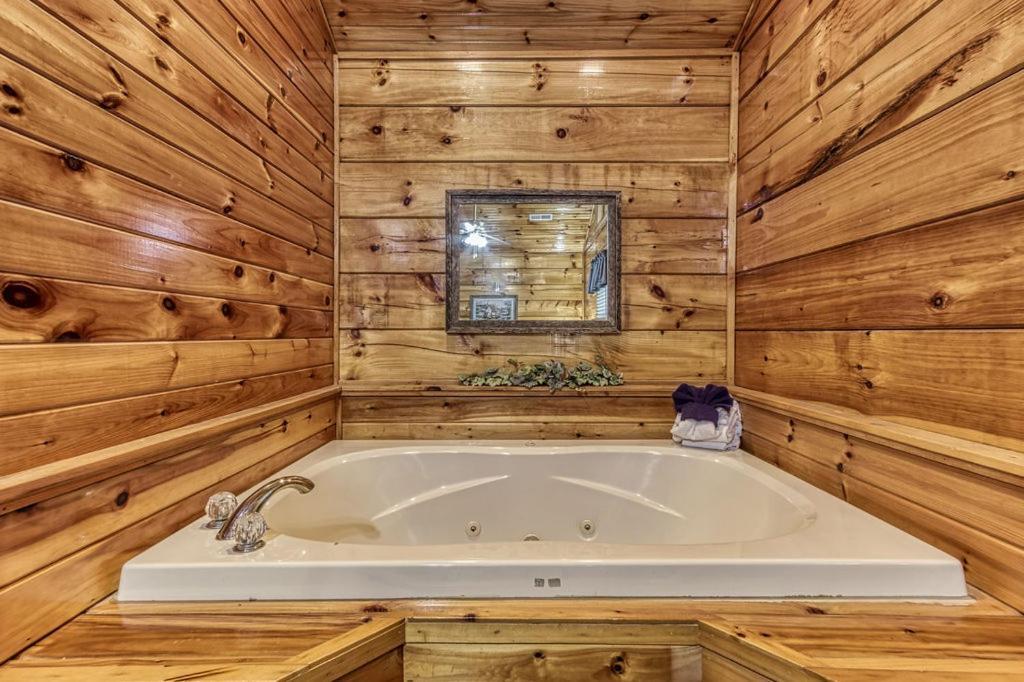 The Nut House, Hot Tub, Game Room, Wifi, 1089 Free Tickets Each Paid Day, Dollywood And More! Pigeon Forge Eksteriør billede