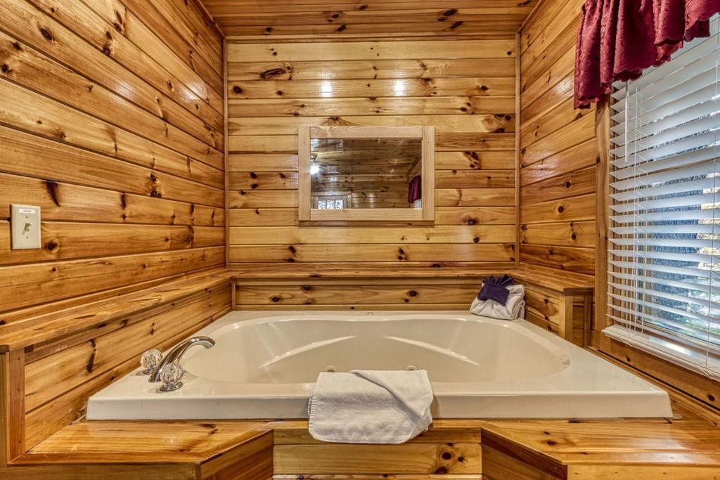 The Nut House, Hot Tub, Game Room, Wifi, 1089 Free Tickets Each Paid Day, Dollywood And More! Pigeon Forge Eksteriør billede